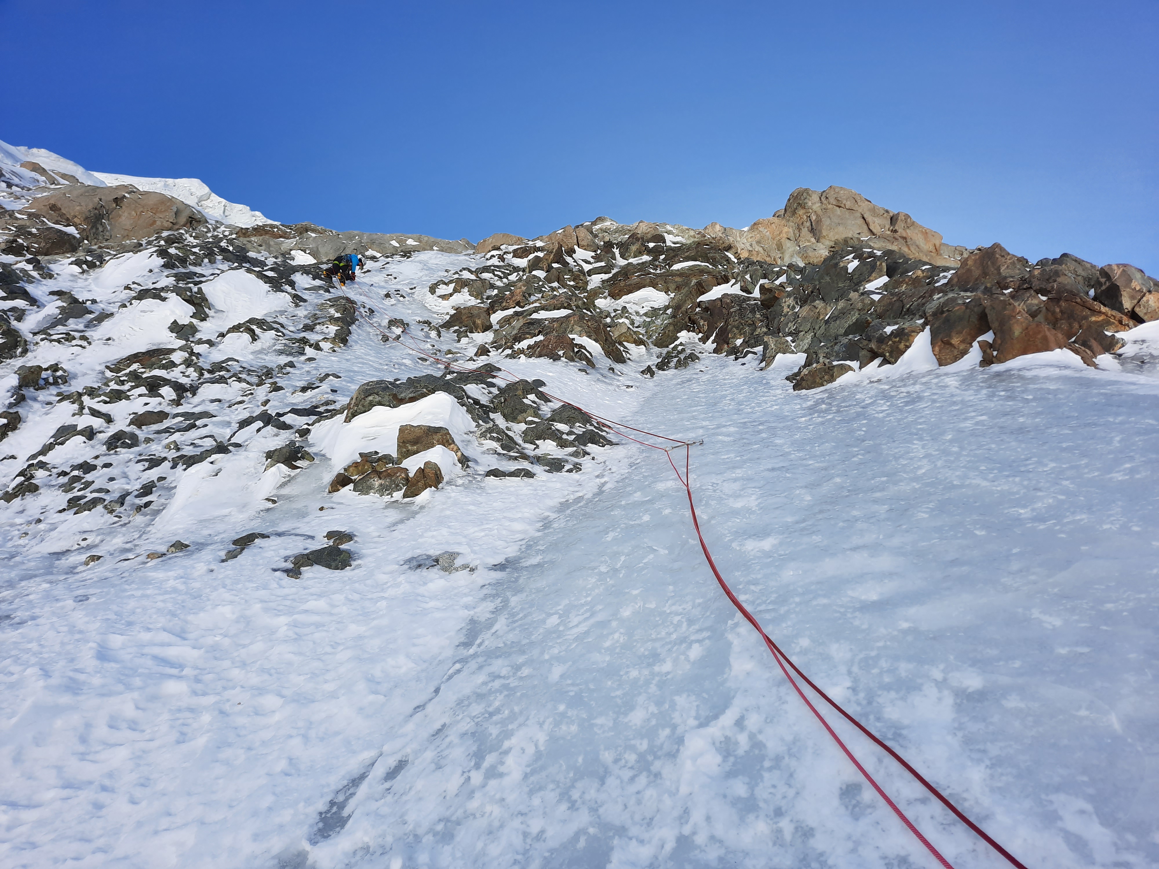 Ice summits days: ascents on ice routes