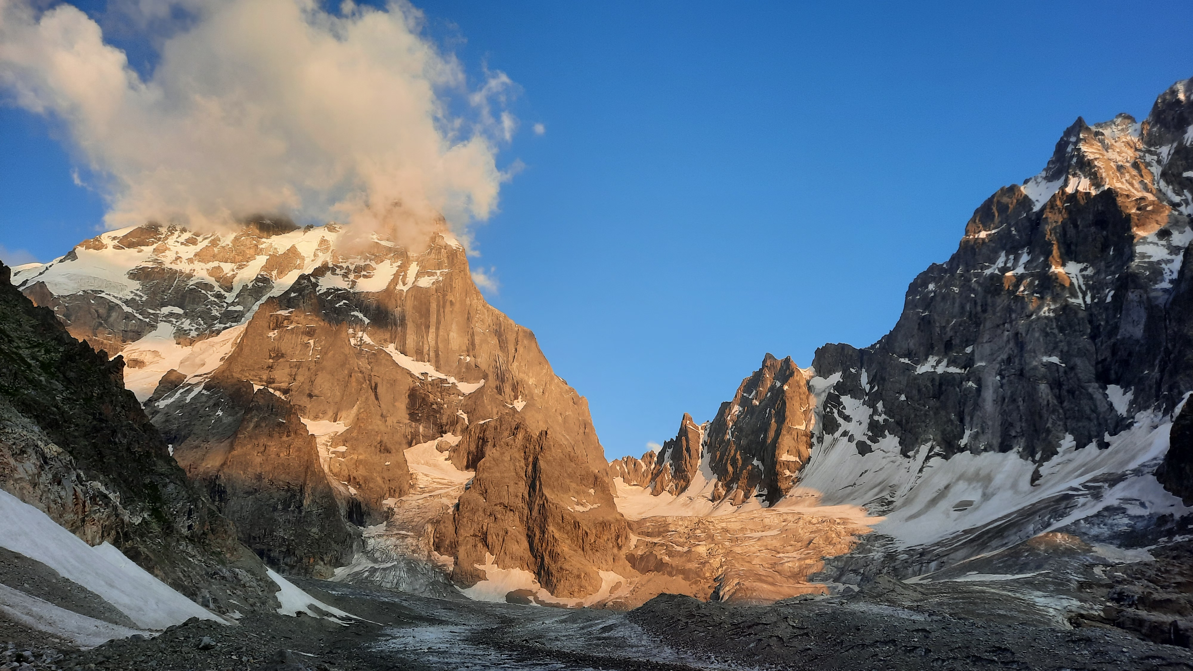 Transfer to the camp below the glacier